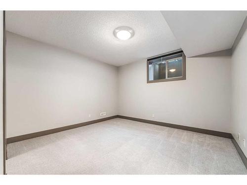 538 53 Avenue Sw, Calgary, AB - Indoor Photo Showing Other Room