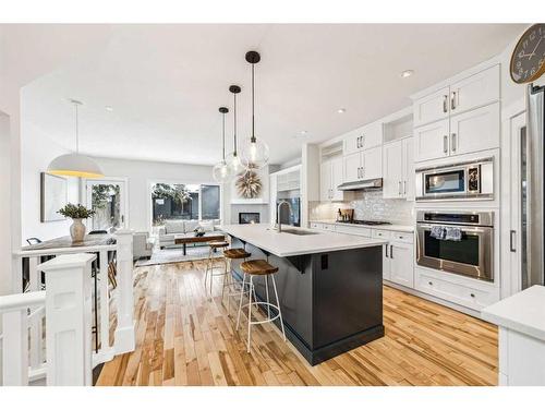 538 53 Avenue Sw, Calgary, AB - Indoor Photo Showing Kitchen With Stainless Steel Kitchen With Upgraded Kitchen