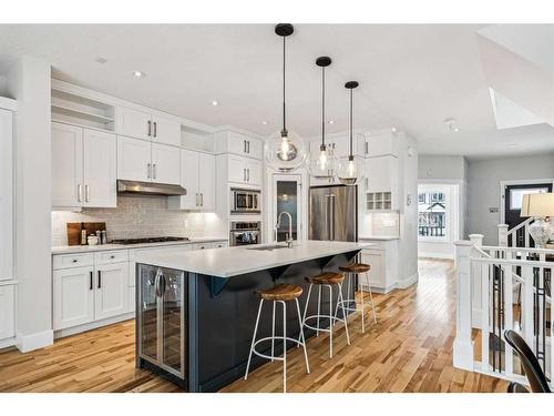 538 53 Avenue Sw, Calgary, AB - Indoor Photo Showing Kitchen With Stainless Steel Kitchen With Upgraded Kitchen