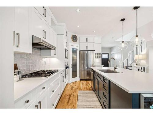 538 53 Avenue Sw, Calgary, AB - Indoor Photo Showing Kitchen With Stainless Steel Kitchen With Upgraded Kitchen