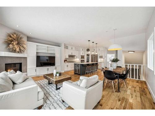 538 53 Avenue Sw, Calgary, AB - Indoor Photo Showing Living Room With Fireplace