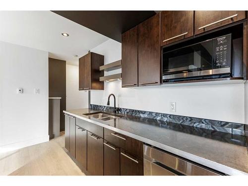 8-1530 26 Avenue Sw, Calgary, AB - Indoor Photo Showing Kitchen With Double Sink