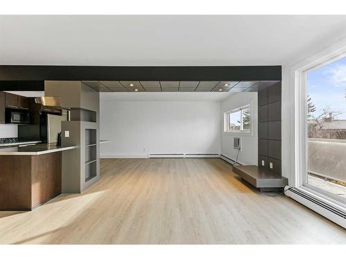 8-1530 26 Avenue Sw, Calgary, AB - Indoor Photo Showing Kitchen