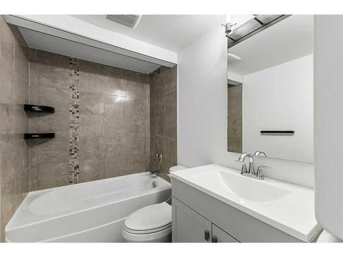 8-1530 26 Avenue Sw, Calgary, AB - Indoor Photo Showing Bathroom