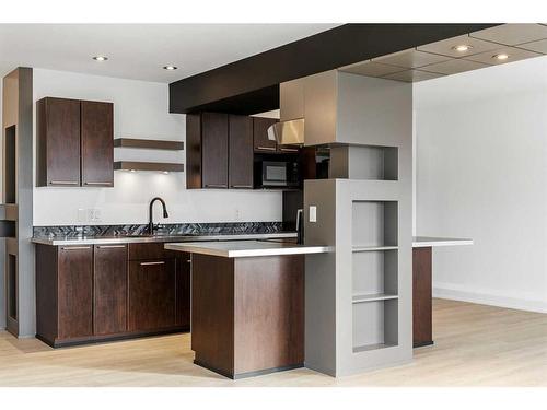 8-1530 26 Avenue Sw, Calgary, AB - Indoor Photo Showing Kitchen