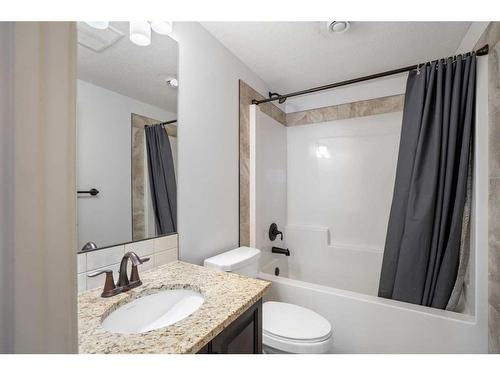 19654 42 Street Se, Calgary, AB - Indoor Photo Showing Bathroom