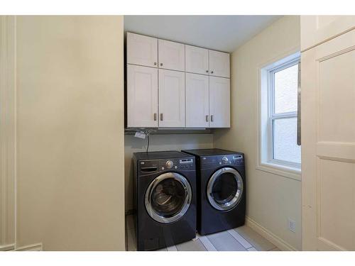 66 Tuscany Ridge Close Nw, Calgary, AB - Indoor Photo Showing Laundry Room