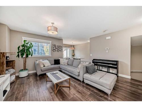 806 Evanston Manor Nw, Calgary, AB - Indoor Photo Showing Living Room