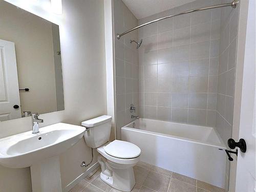 116 Setonstone Gardens Se, Calgary, AB - Indoor Photo Showing Bathroom