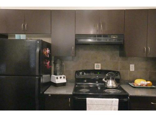 1314-604 East Lake Boulevard Ne, Airdrie, AB - Indoor Photo Showing Kitchen