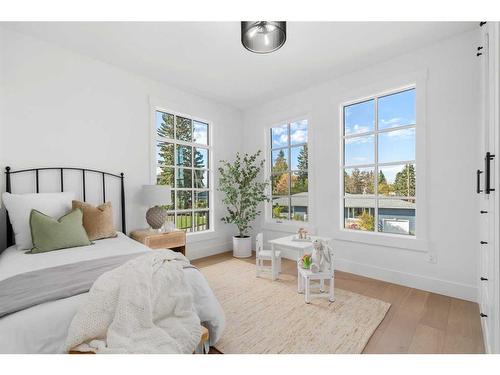 2504 19A Street Sw, Calgary, AB - Indoor Photo Showing Bedroom