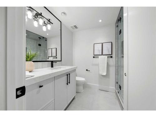 2504 19A Street Sw, Calgary, AB - Indoor Photo Showing Bathroom