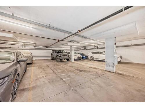 412-30 Sage Hill Nw, Calgary, AB - Indoor Photo Showing Garage