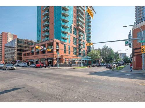 102-820 15 Avenue Sw, Calgary, AB - Outdoor