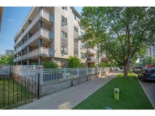 102-820 15 Avenue Sw, Calgary, AB - Outdoor