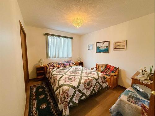 5720 58 Avenue, Olds, AB - Indoor Photo Showing Bedroom