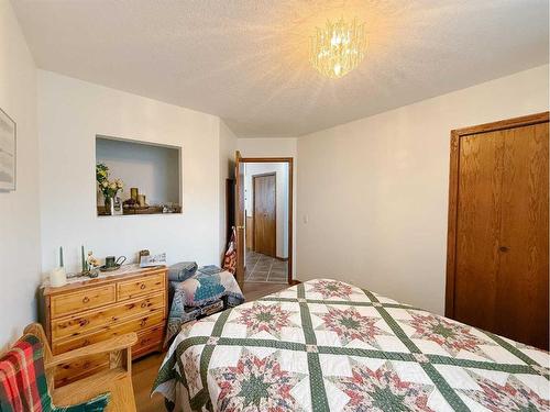 5720 58 Avenue, Olds, AB - Indoor Photo Showing Bedroom