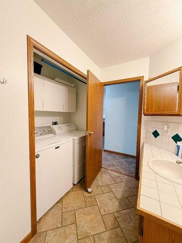 5720 58 Avenue, Olds, AB - Indoor Photo Showing Laundry Room