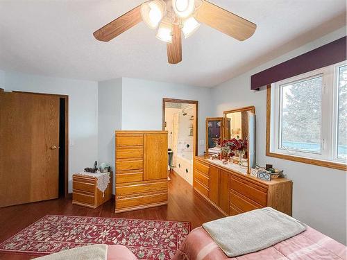 5720 58 Avenue, Olds, AB - Indoor Photo Showing Bedroom