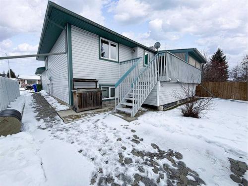 5720 58 Avenue, Olds, AB - Outdoor With Exterior