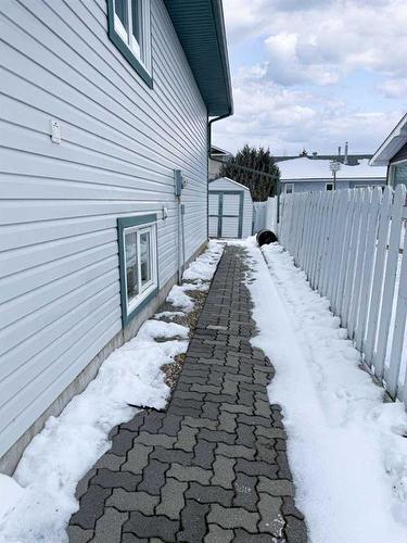 5720 58 Avenue, Olds, AB - Outdoor With Exterior