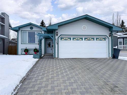 5720 58 Avenue, Olds, AB - Outdoor With Facade