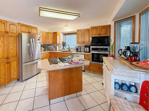 5720 58 Avenue, Olds, AB - Indoor Photo Showing Kitchen