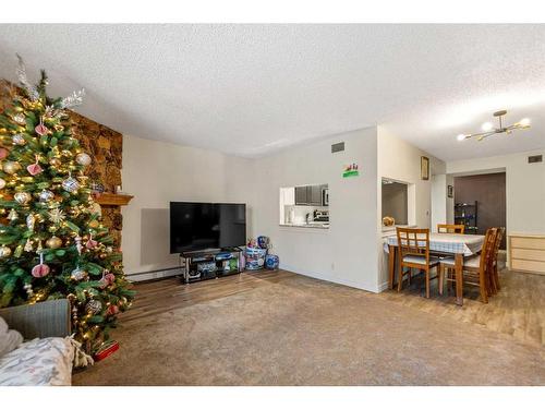 202-1625 14 Avenue Sw, Calgary, AB - Indoor Photo Showing Living Room