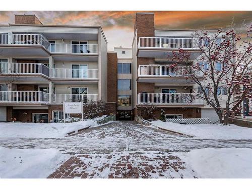 202-1625 14 Avenue Sw, Calgary, AB - Outdoor With Balcony With Facade