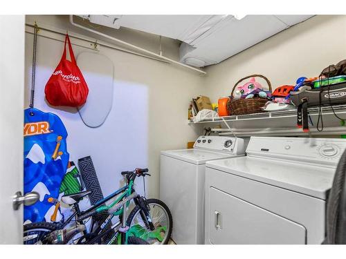 202-1625 14 Avenue Sw, Calgary, AB - Indoor Photo Showing Laundry Room