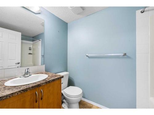 2105-700 Willowbrook Road Nw, Airdrie, AB - Indoor Photo Showing Bathroom