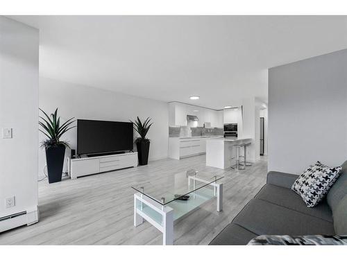 503-330 15 Avenue Sw, Calgary, AB - Indoor Photo Showing Living Room