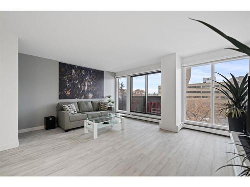 503-330 15 Avenue Sw, Calgary, AB - Indoor Photo Showing Living Room