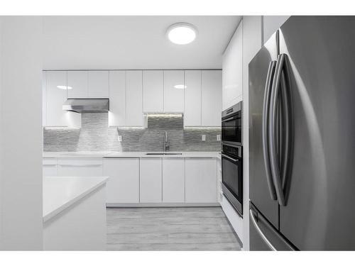 503-330 15 Avenue Sw, Calgary, AB - Indoor Photo Showing Kitchen With Stainless Steel Kitchen With Upgraded Kitchen