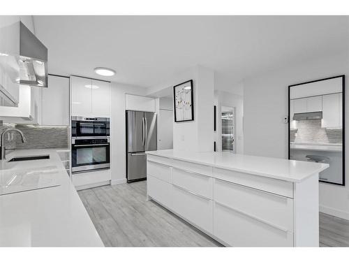 503-330 15 Avenue Sw, Calgary, AB - Indoor Photo Showing Kitchen With Stainless Steel Kitchen