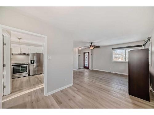 327 Avonburn Road Se, Calgary, AB - Indoor Photo Showing Kitchen