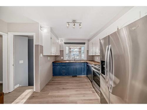 327 Avonburn Road Se, Calgary, AB - Indoor Photo Showing Kitchen With Stainless Steel Kitchen