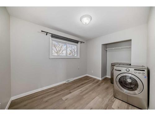 327 Avonburn Road Se, Calgary, AB - Indoor Photo Showing Laundry Room