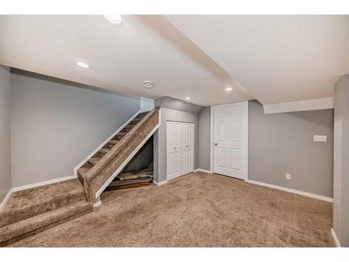 327 Avonburn Road Se, Calgary, AB - Indoor Photo Showing Other Room