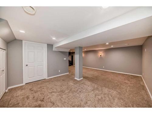 327 Avonburn Road Se, Calgary, AB - Indoor Photo Showing Other Room