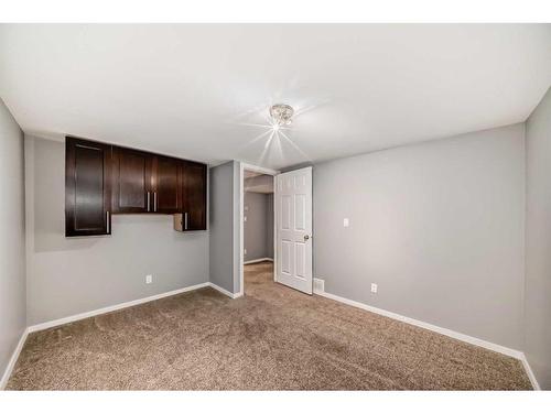 327 Avonburn Road Se, Calgary, AB - Indoor Photo Showing Other Room