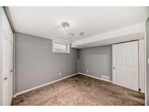 327 Avonburn Road Se, Calgary, AB - Indoor Photo Showing Other Room