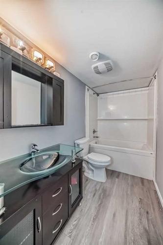 327 Avonburn Road Se, Calgary, AB - Indoor Photo Showing Bathroom