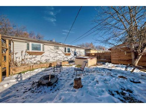 327 Avonburn Road Se, Calgary, AB - Outdoor