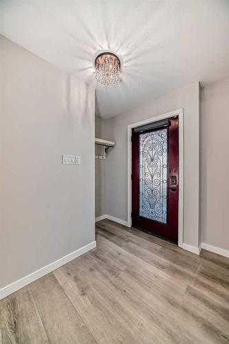 327 Avonburn Road Se, Calgary, AB - Indoor Photo Showing Other Room