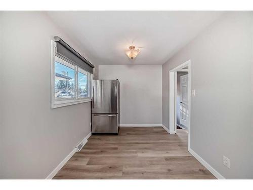 327 Avonburn Road Se, Calgary, AB - Indoor Photo Showing Other Room