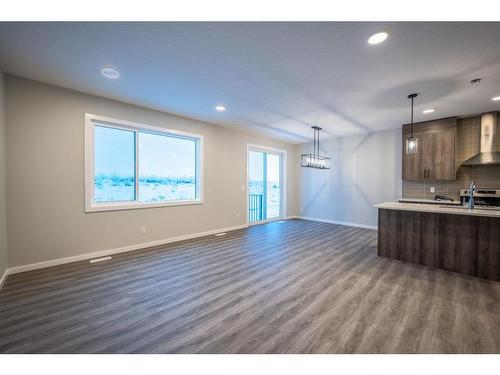 94 Finch Gardens Se, Calgary, AB - Indoor Photo Showing Kitchen