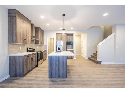 94 Finch Gardens Se, Calgary, AB - Indoor Photo Showing Kitchen