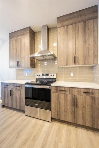 94 Finch Gardens Se, Calgary, AB - Indoor Photo Showing Kitchen