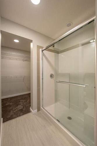 94 Finch Gardens Se, Calgary, AB - Indoor Photo Showing Bathroom